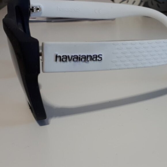 NWOT Havaianas black frame, white temples & brown lens sunglasses - Picture 7 of 7